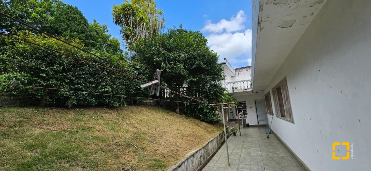 Casa com 288m², 4 garagens, no bairro Saco dos Limões em Florianópolis