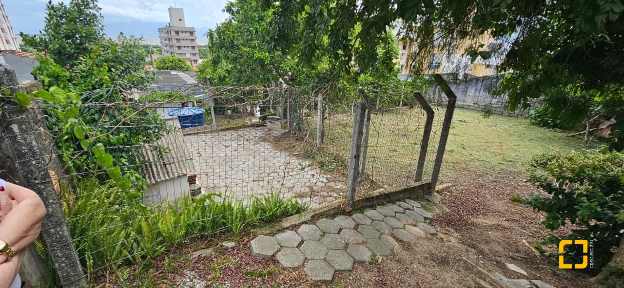 Casa com 288m², 4 garagens, no bairro Saco dos Limões em Florianópolis