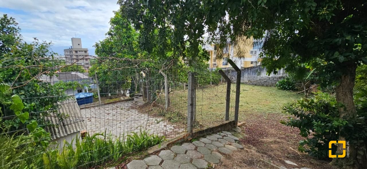 Casa com 288m², 4 garagens, no bairro Saco dos Limões em Florianópolis