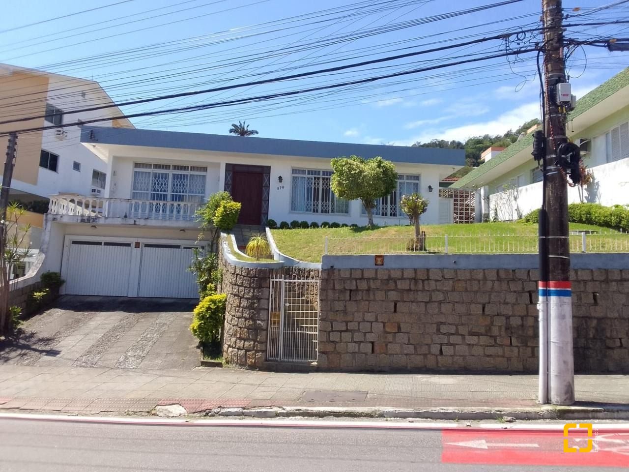 Casa com 288m², 4 garagens, no bairro Saco dos Limões em Florianópolis