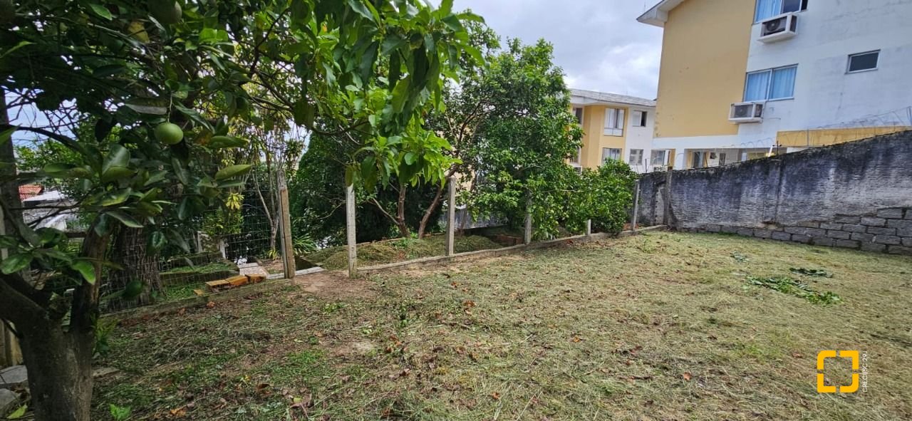 Casa com 288m², 4 garagens, no bairro Saco dos Limões em Florianópolis