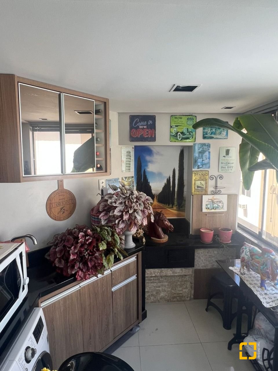 Apartamento com 75m², 3 quartos (sendo 1 suíte), 1 garagem, no bairro Canasvieiras em Florianópolis