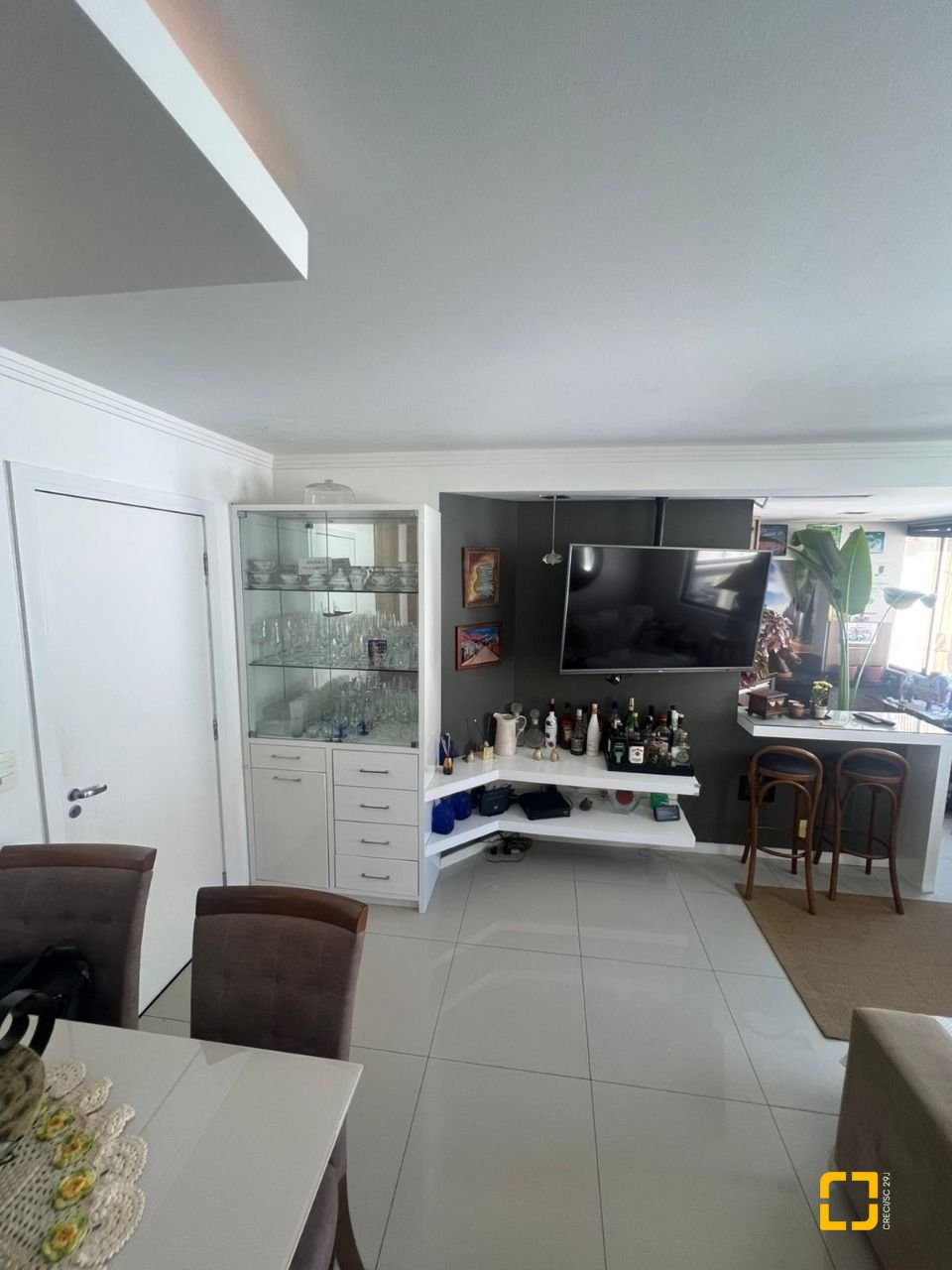Apartamento com 75m², 3 quartos (sendo 1 suíte), 1 garagem, no bairro Canasvieiras em Florianópolis