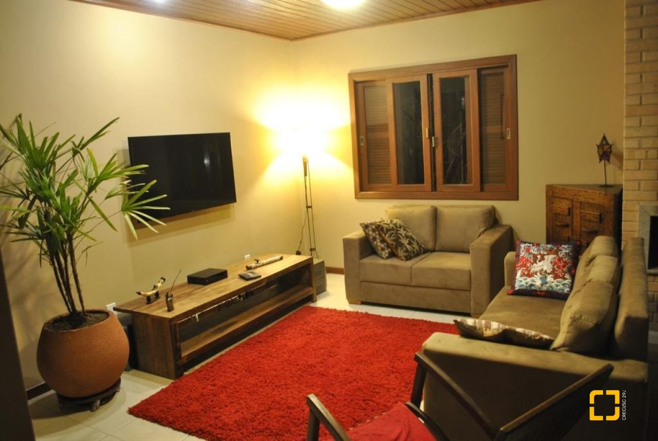 Casa com 322m², 7 quartos (sendo 7 suítes), 8 garagens, no bairro Açores em Florianópolis