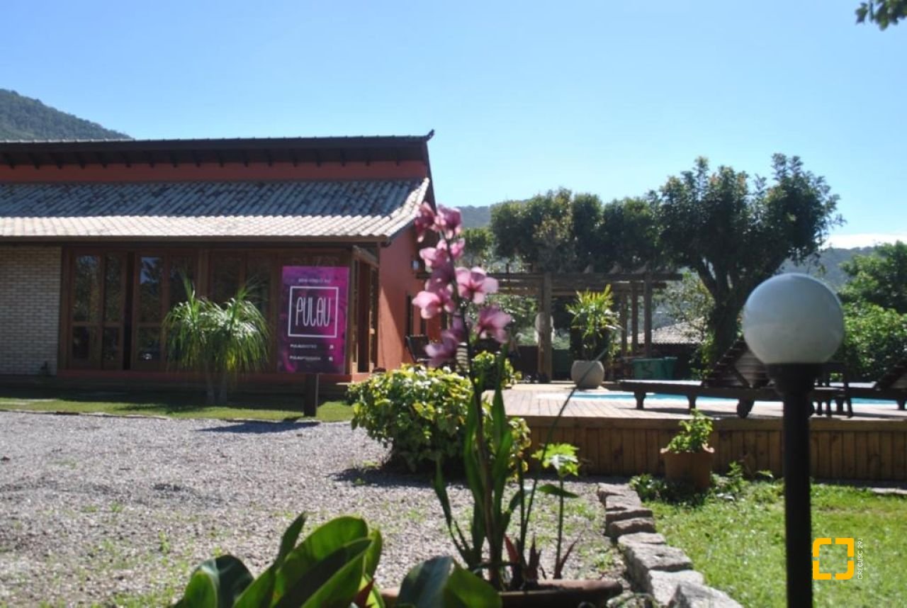 Casa com 322m², 7 quartos (sendo 7 suítes), 8 garagens, no bairro Açores em Florianópolis