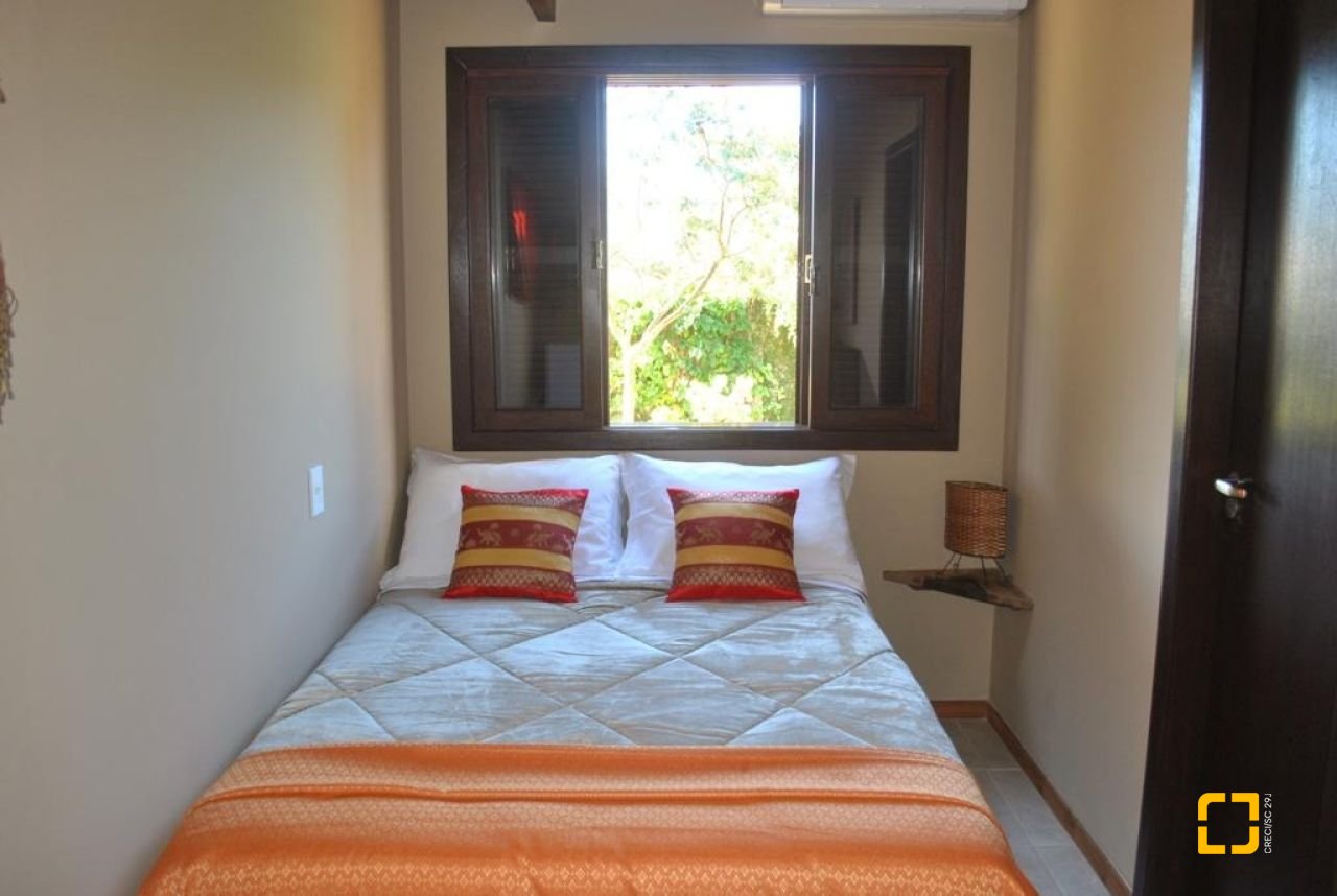 Casa com 322m², 7 quartos (sendo 7 suítes), 8 garagens, no bairro Açores em Florianópolis