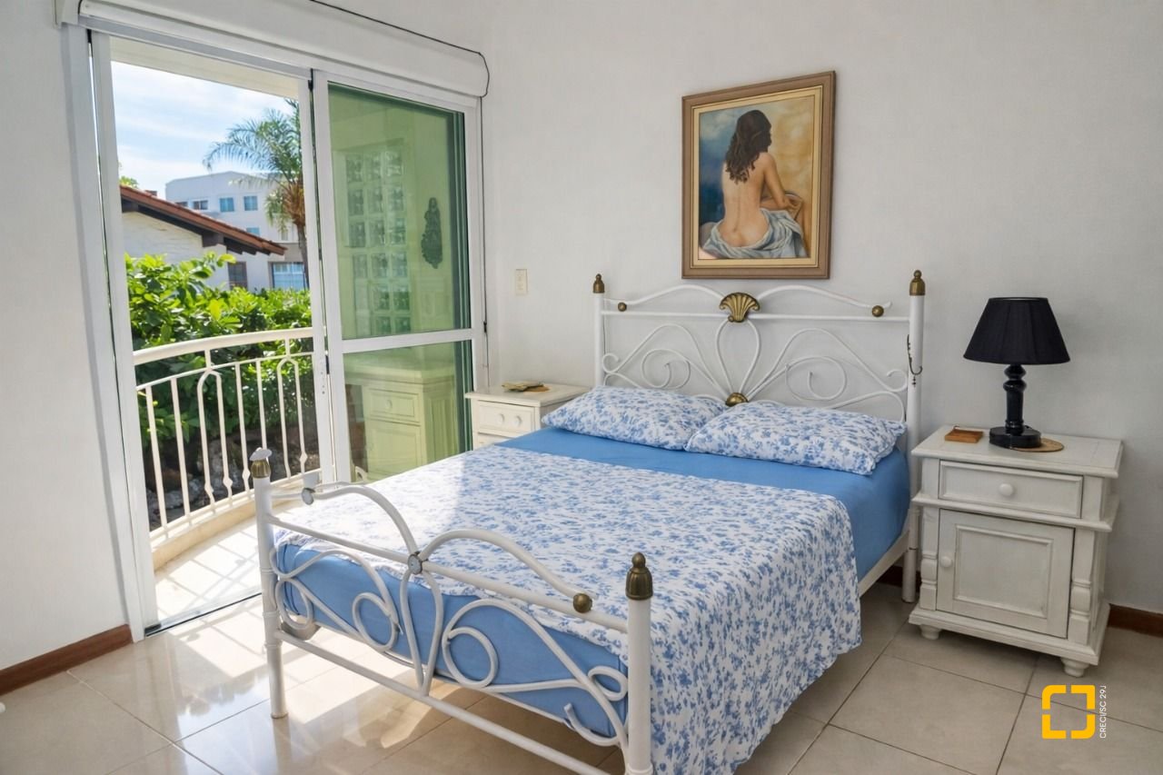 Casa de Condomínio com 103m², 4 quartos (sendo 2 suítes), 1 garagem, no bairro Canasvieiras em Florianópolis