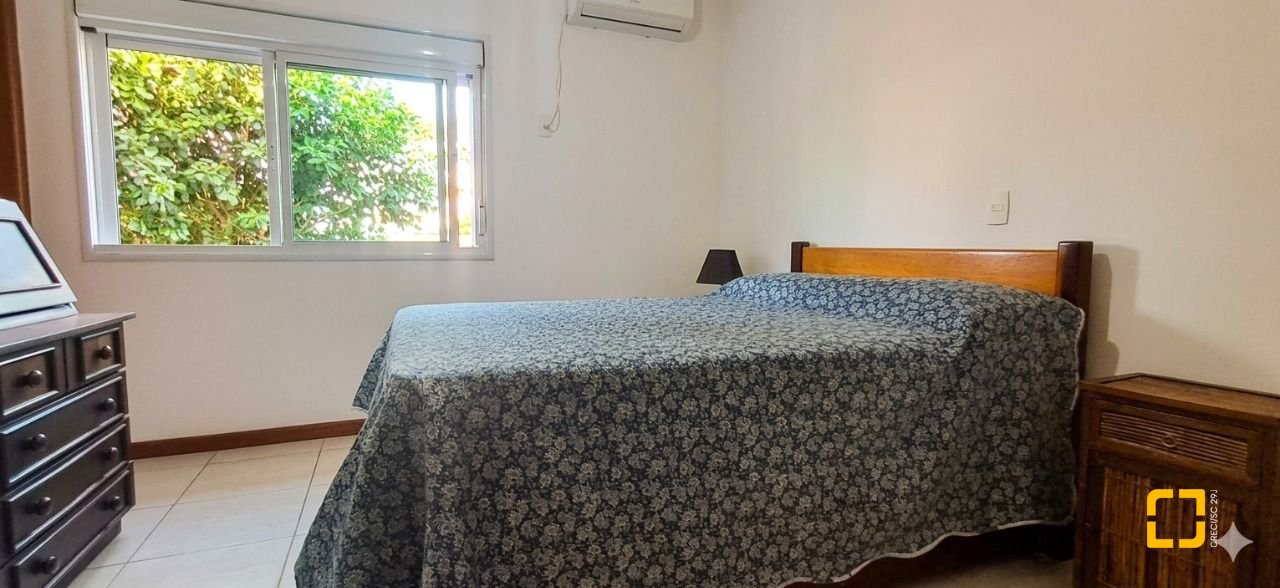 Casa de Condomínio com 103m², 4 quartos (sendo 2 suítes), 1 garagem, no bairro Canasvieiras em Florianópolis