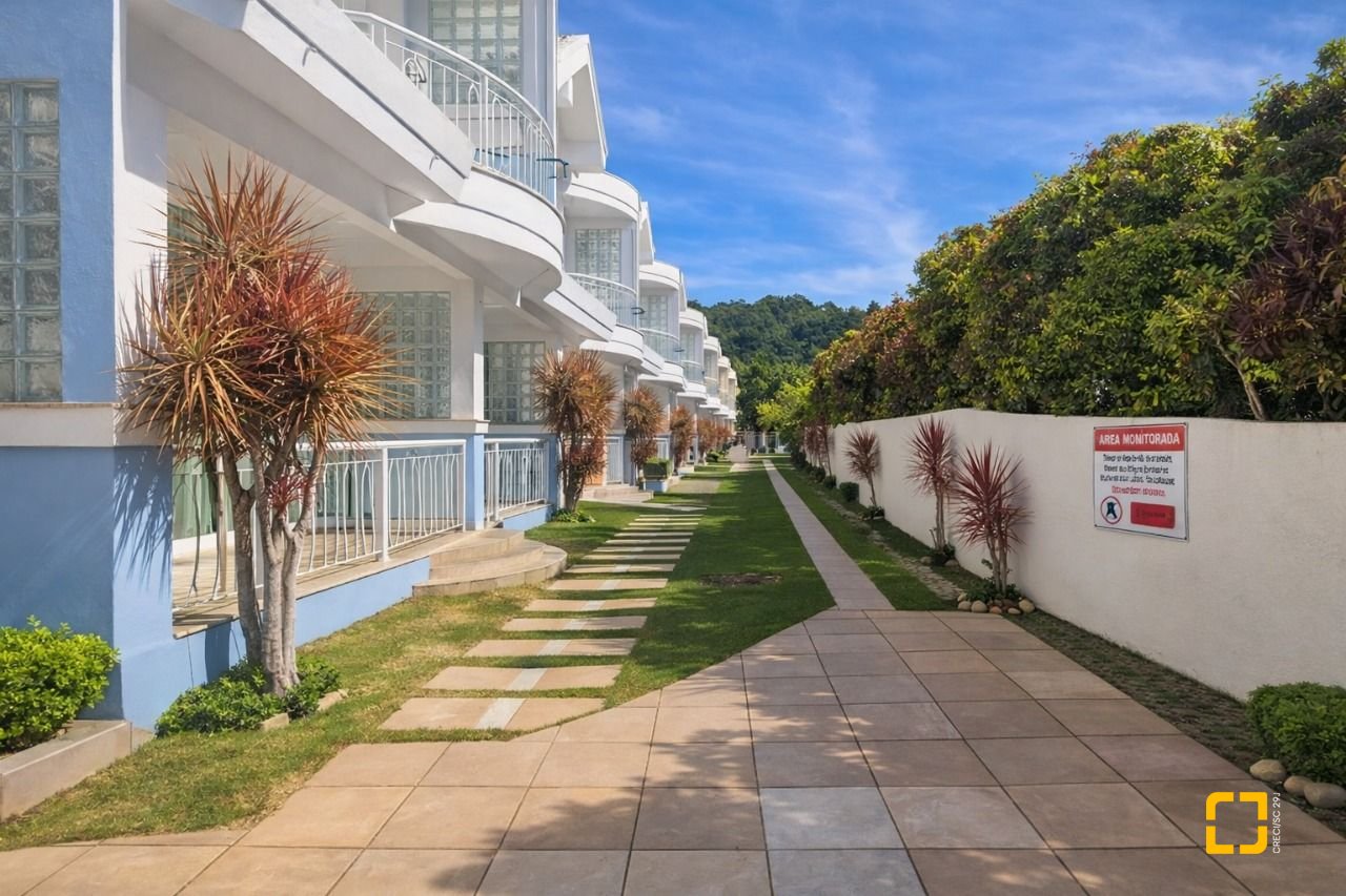 Casa de Condomínio com 103m², 4 quartos (sendo 2 suítes), 1 garagem, no bairro Canasvieiras em Florianópolis