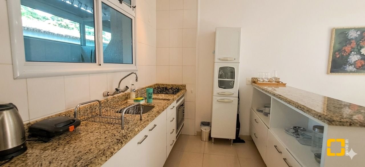 Casa de Condomínio com 103m², 4 quartos (sendo 2 suítes), 1 garagem, no bairro Canasvieiras em Florianópolis