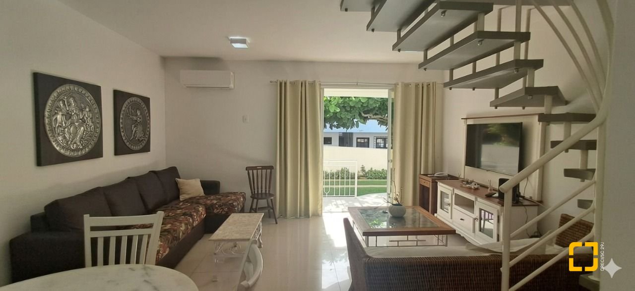 Casa de Condomínio com 103m², 2 quartos (sendo 2 suítes), 1 garagem, no bairro Canasvieiras em Florianópolis