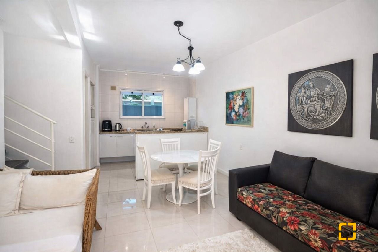 Casa de Condomínio com 103m², 2 quartos (sendo 2 suítes), 1 garagem, no bairro Canasvieiras em Florianópolis