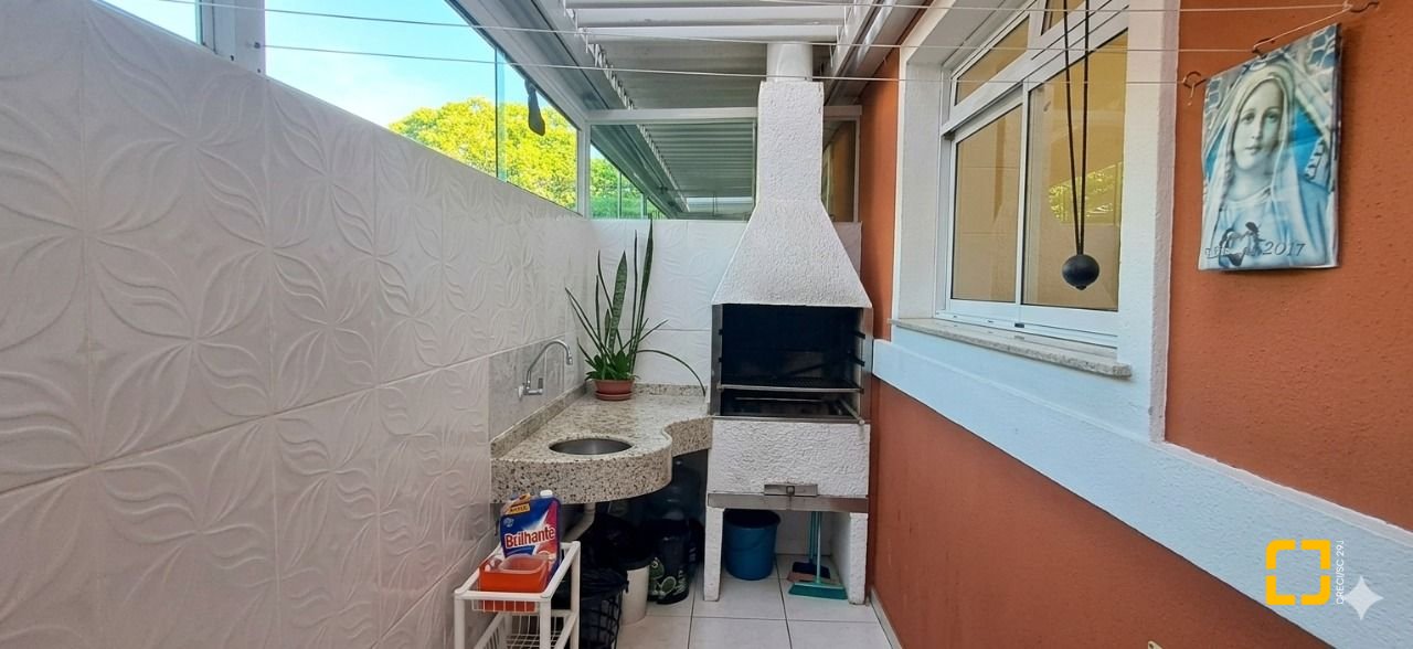 Casa de Condomínio com 103m², 2 quartos (sendo 2 suítes), 1 garagem, no bairro Canasvieiras em Florianópolis