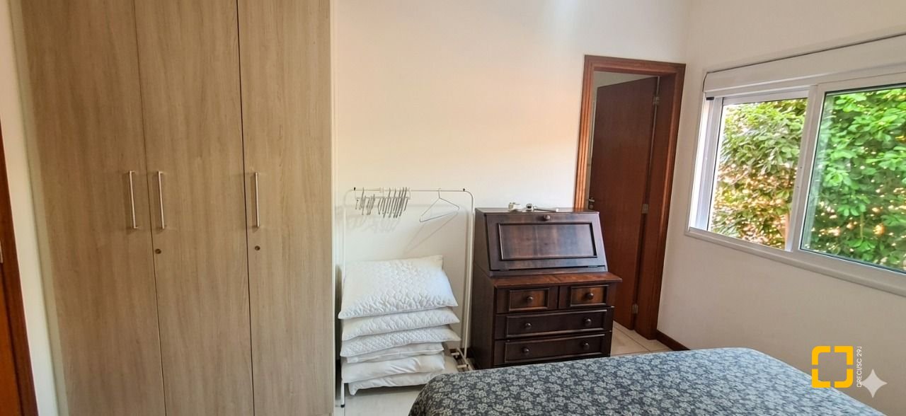 Casa de Condomínio com 103m², 2 quartos (sendo 2 suítes), 1 garagem, no bairro Canasvieiras em Florianópolis