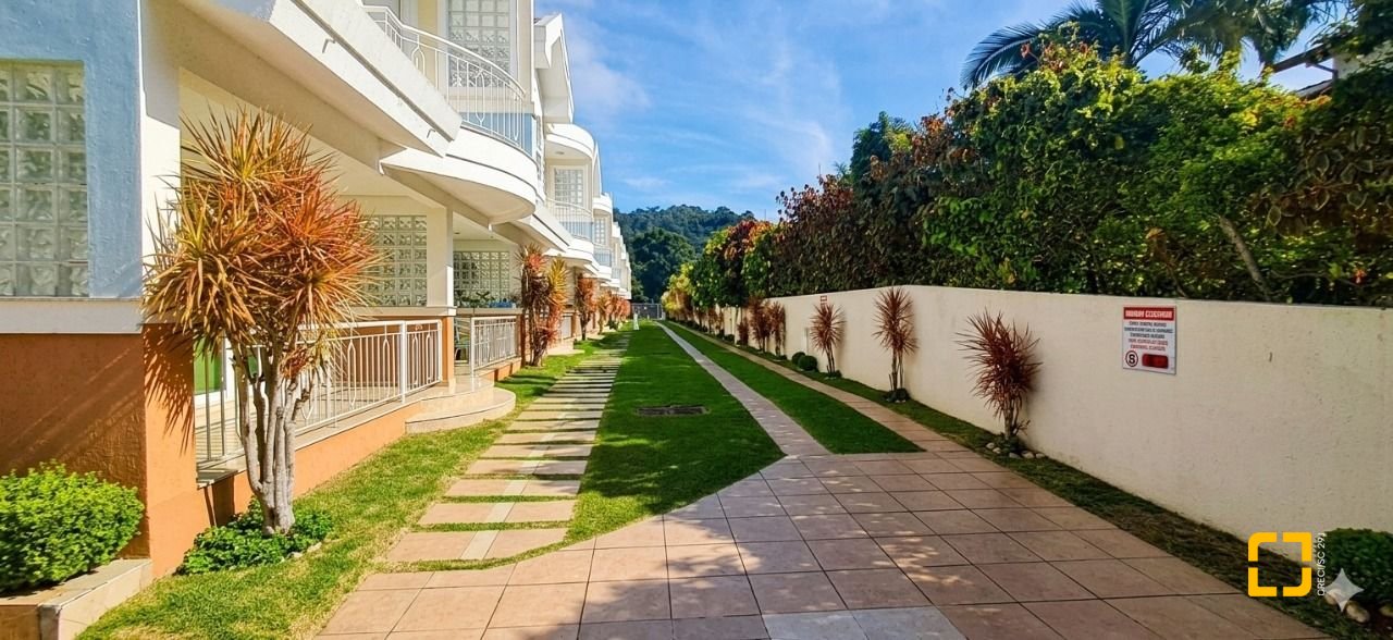 Casa de Condomínio com 103m², 2 quartos (sendo 2 suítes), 1 garagem, no bairro Canasvieiras em Florianópolis