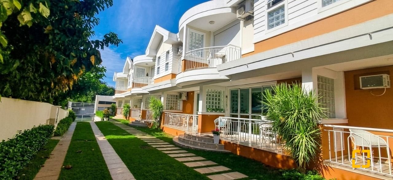 Casa de Condomínio com 103m², 4 quartos (sendo 2 suítes), 1 garagem, no bairro Canasvieiras em Florianópolis