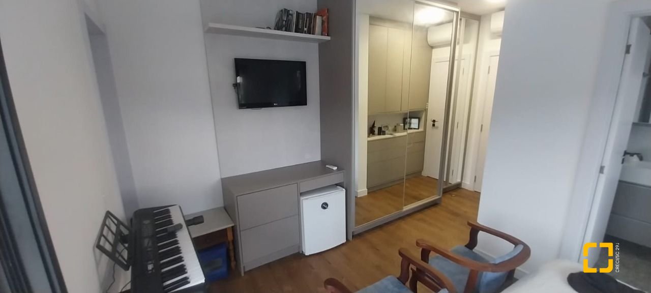Casa com 162m², 6 quartos (sendo 3 suítes), 2 garagens, no bairro Campeche em Florianópolis