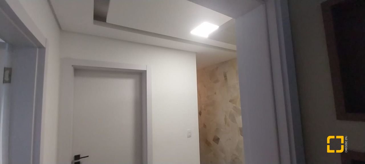 Casa com 162m², 6 quartos (sendo 3 suítes), 2 garagens, no bairro Campeche em Florianópolis
