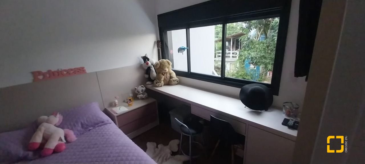 Casa com 162m², 6 quartos (sendo 3 suítes), 2 garagens, no bairro Campeche em Florianópolis