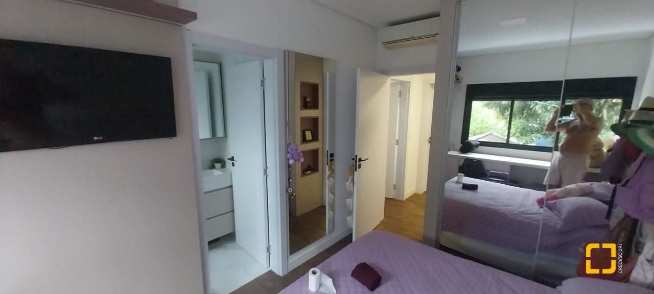 Casa com 162m², 6 quartos (sendo 3 suítes), 2 garagens, no bairro Campeche em Florianópolis