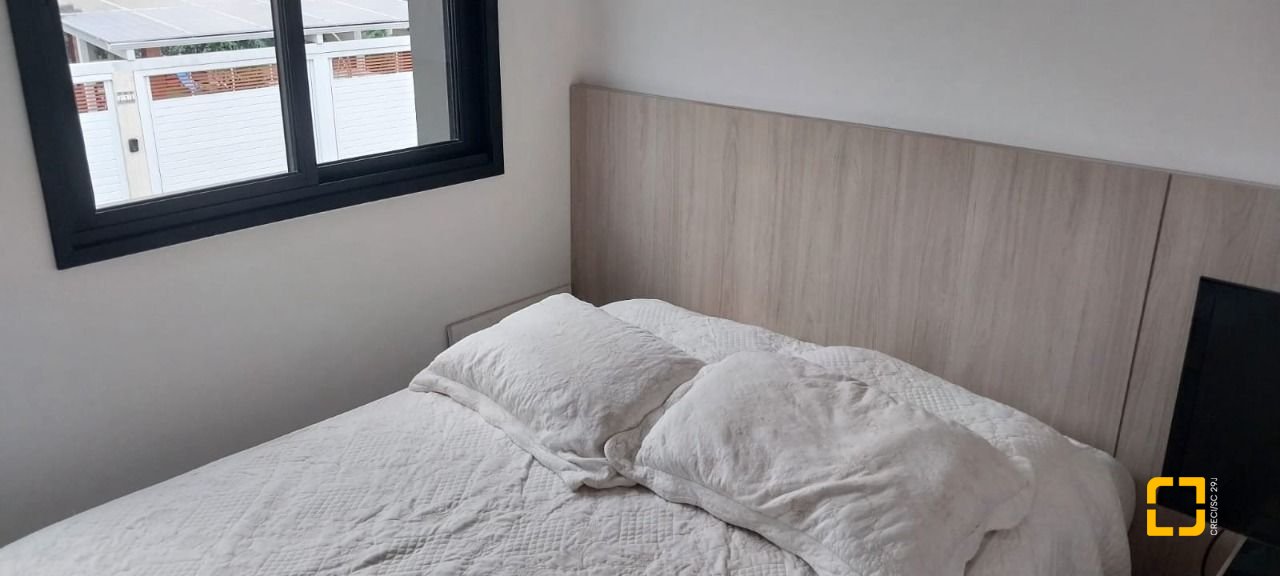 Casa com 162m², 6 quartos (sendo 3 suítes), 2 garagens, no bairro Campeche em Florianópolis