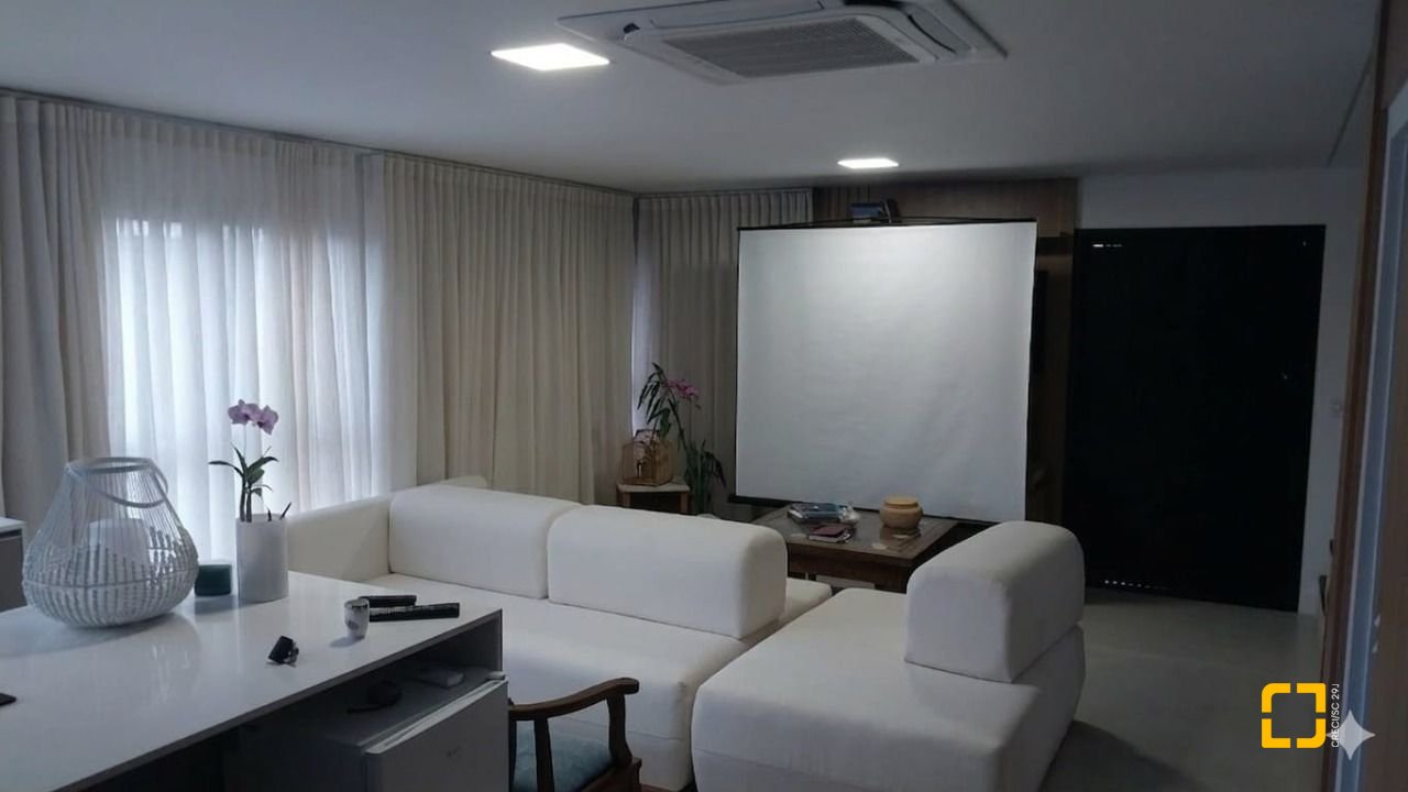 Casa com 162m², 6 quartos (sendo 3 suítes), 2 garagens, no bairro Campeche em Florianópolis