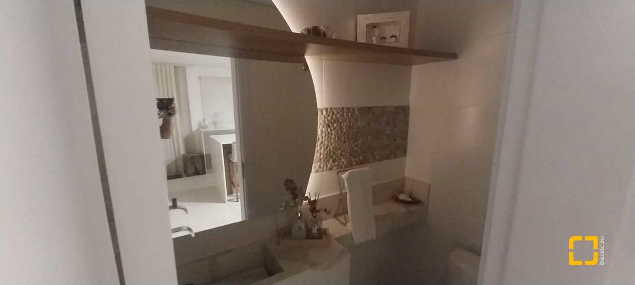 Casa com 162m², 6 quartos (sendo 3 suítes), 2 garagens, no bairro Campeche em Florianópolis