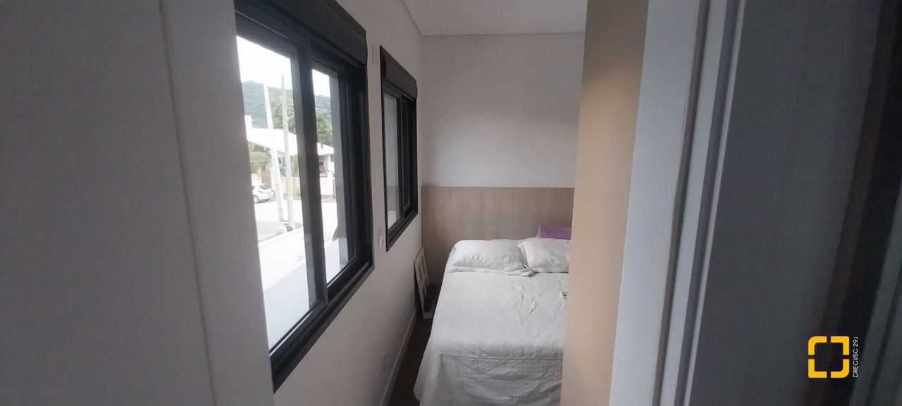 Casa com 162m², 6 quartos (sendo 3 suítes), 2 garagens, no bairro Campeche em Florianópolis