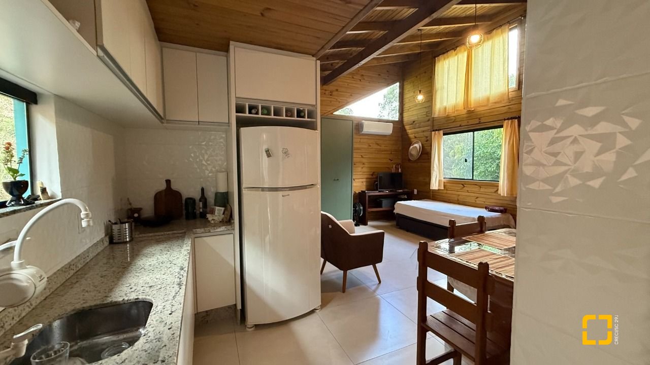 Sítio com 100m², 1 quarto, 3 garagens, no bairro Penha em Paulo Lopes