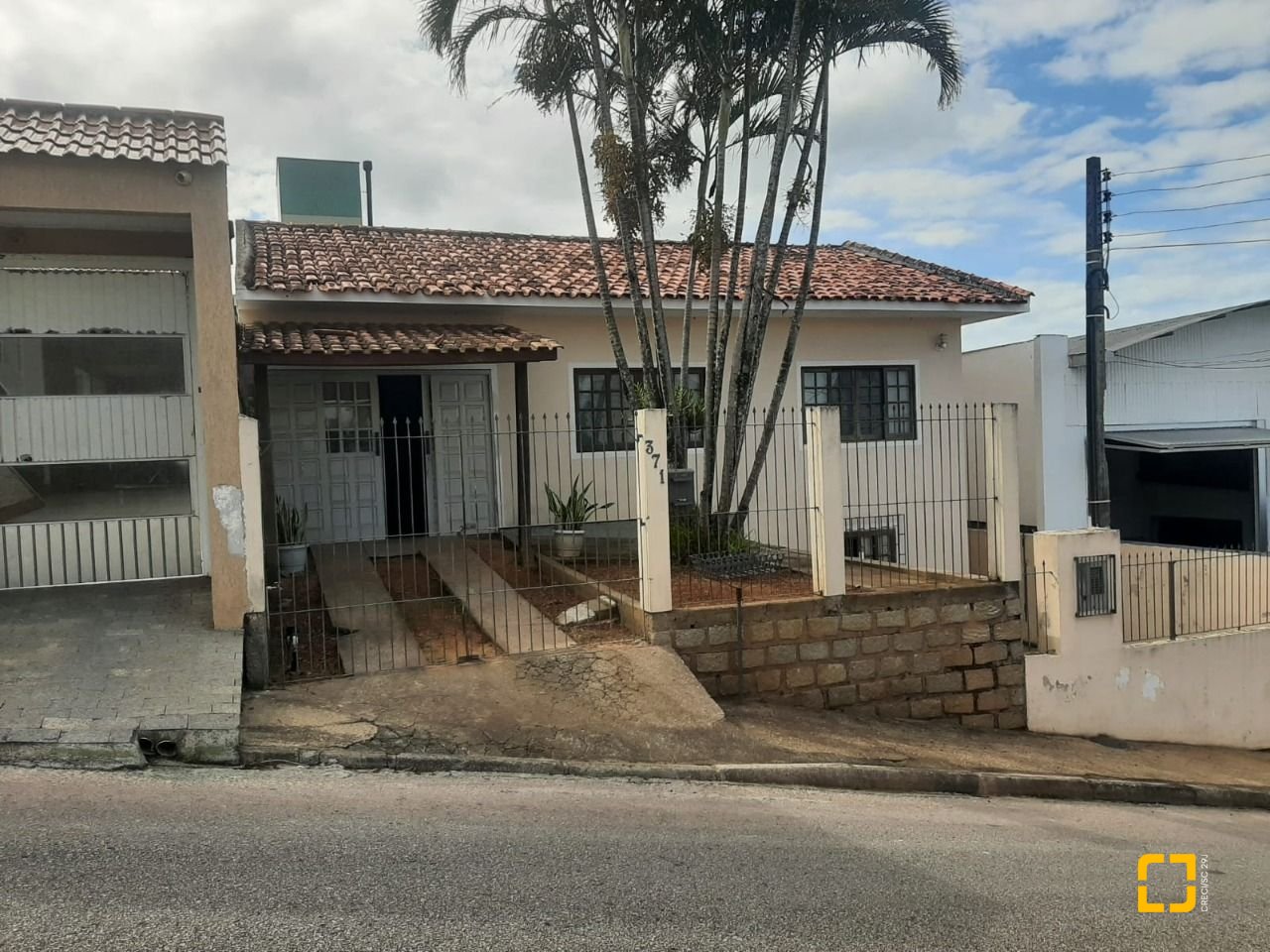 Casa com 150m², 3 quartos (sendo 1 suíte), 1 garagem, no bairro Serraria em São José