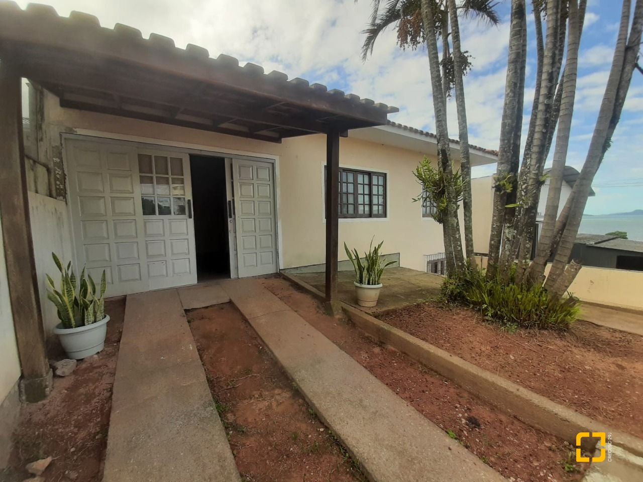 Casa com 150m², 3 quartos (sendo 1 suíte), 1 garagem, no bairro Serraria em São José