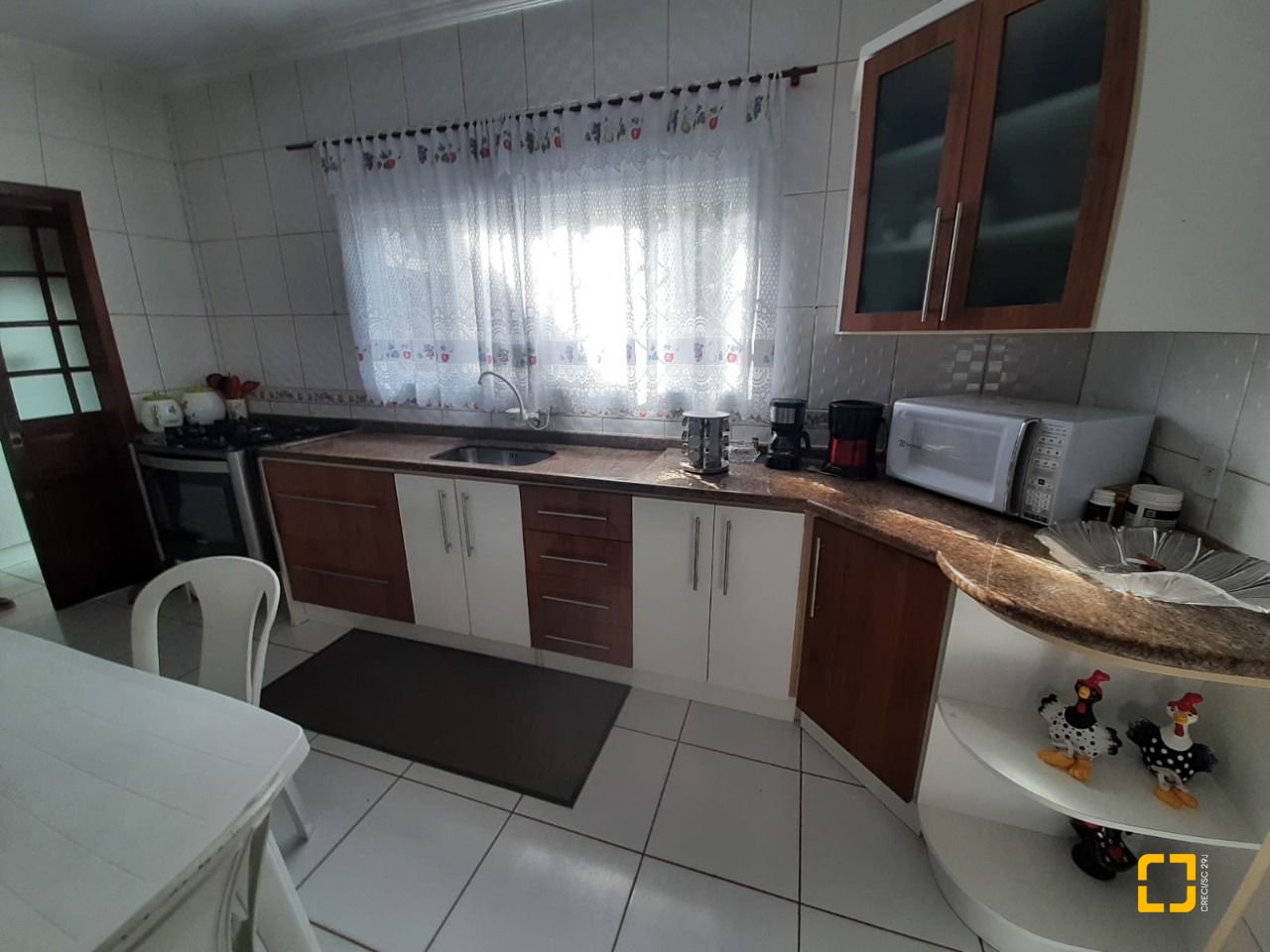 Casa com 150m², 3 quartos (sendo 1 suíte), 1 garagem, no bairro Serraria em São José