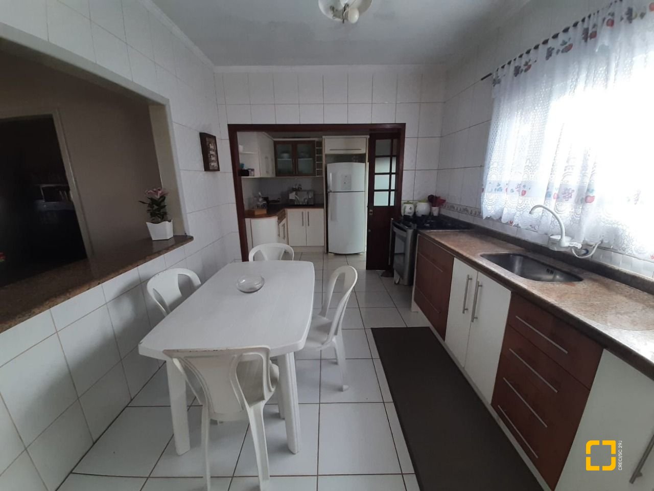 Casa com 150m², 3 quartos (sendo 1 suíte), 1 garagem, no bairro Serraria em São José