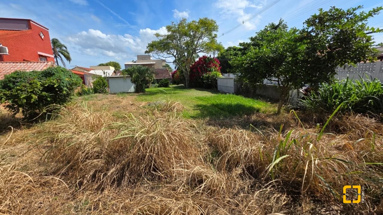 Terreno com 787m², no bairro Campeche em Florianópolis