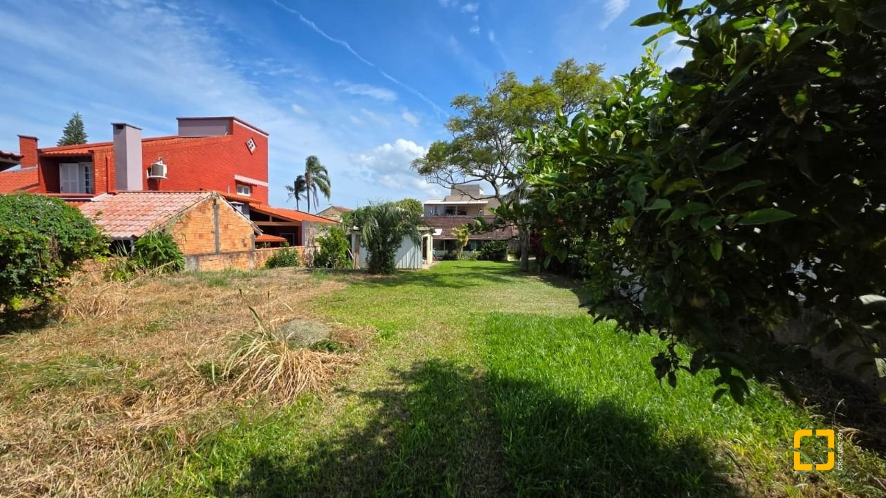 Terreno com 787m², no bairro Campeche em Florianópolis