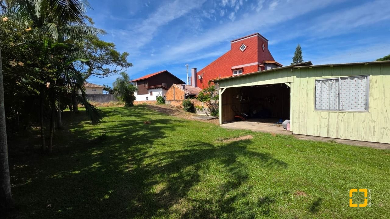 Terreno com 787m², no bairro Campeche em Florianópolis
