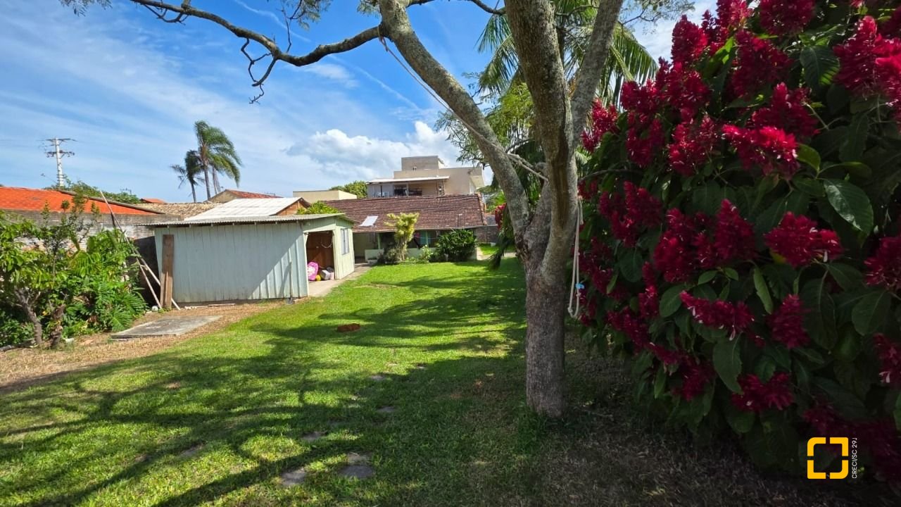 Terreno com 787m², no bairro Campeche em Florianópolis