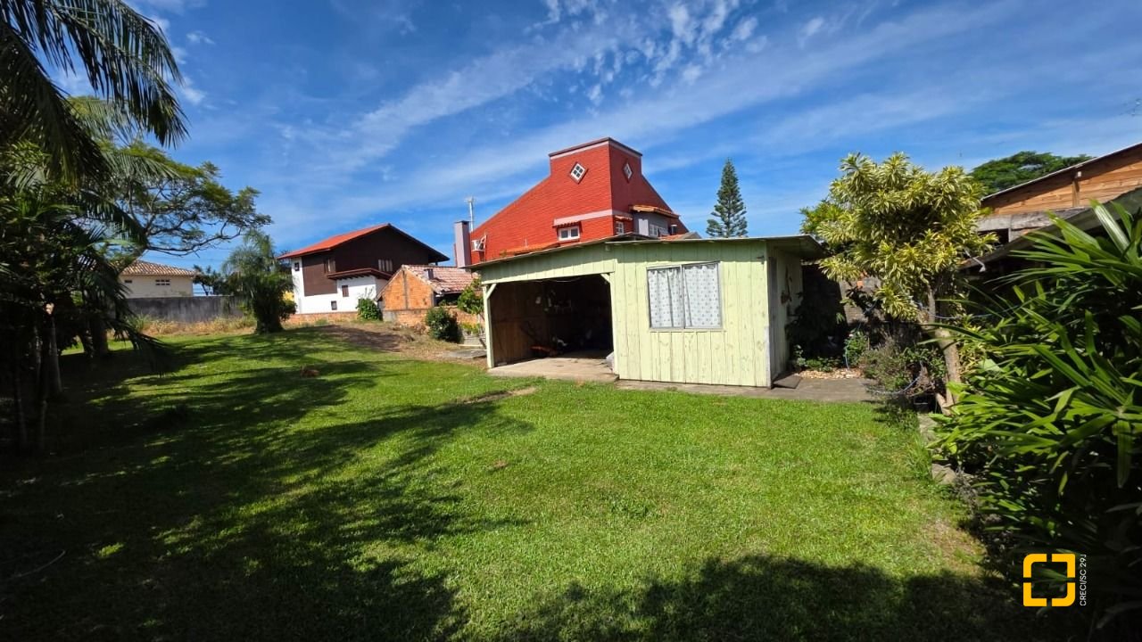 Terreno com 787m², no bairro Campeche em Florianópolis