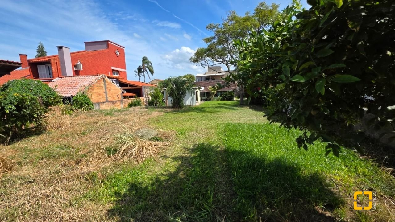 Terreno com 787m², no bairro Campeche em Florianópolis