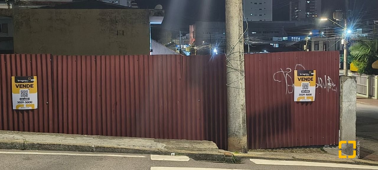 Terreno com 814m², no bairro Estreito em Florianópolis