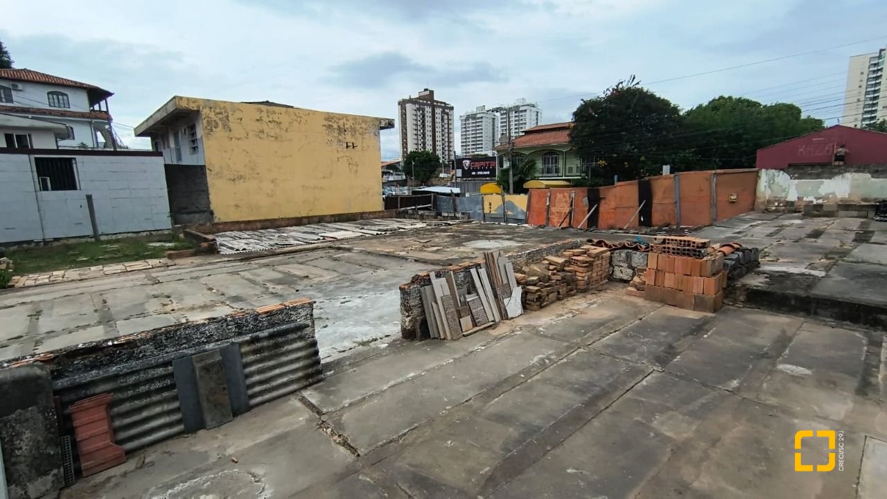 Terreno com 814m², no bairro Estreito em Florianópolis