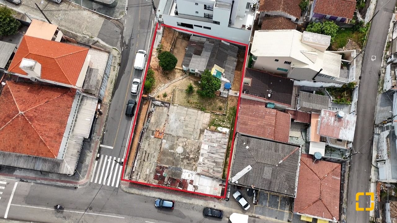 Terreno com 814m², no bairro Estreito em Florianópolis