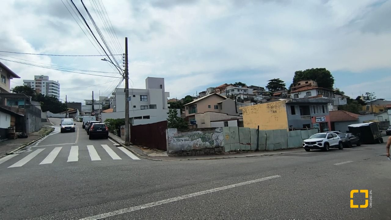 Terreno com 814m², no bairro Estreito em Florianópolis