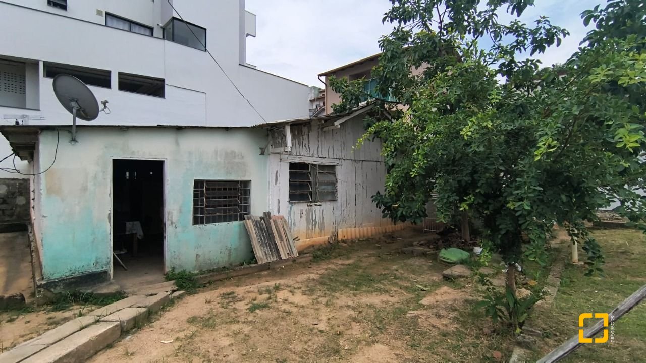 Terreno com 814m², no bairro Estreito em Florianópolis