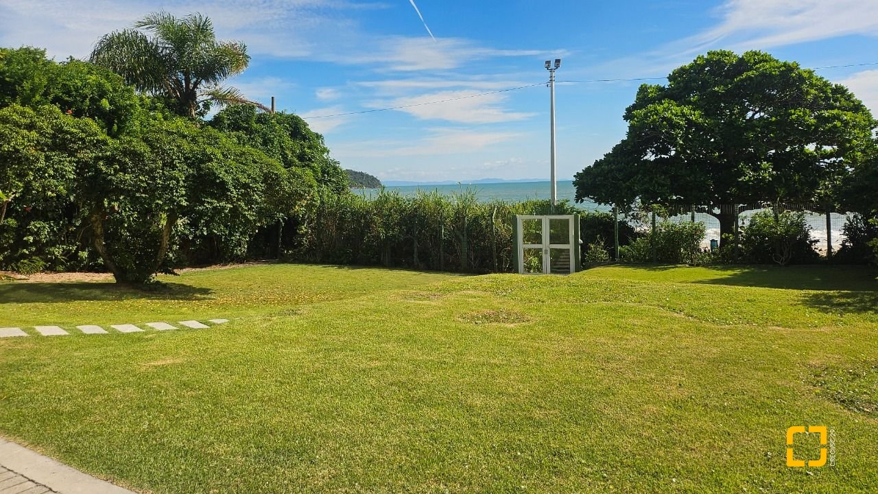 Apartamento com 101m², 4 quartos (sendo 1 suíte), 1 garagem, no bairro Canasvieiras em Florianópolis