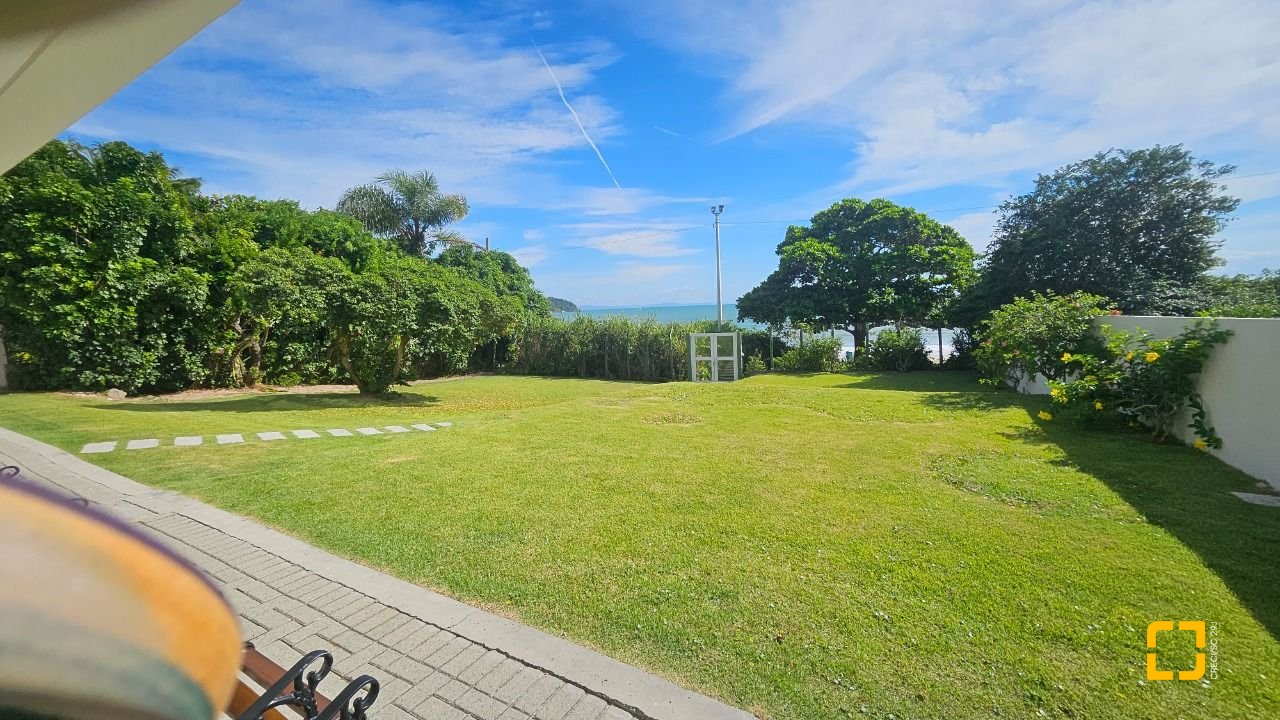 Apartamento com 101m², 4 quartos (sendo 1 suíte), 1 garagem, no bairro Canasvieiras em Florianópolis