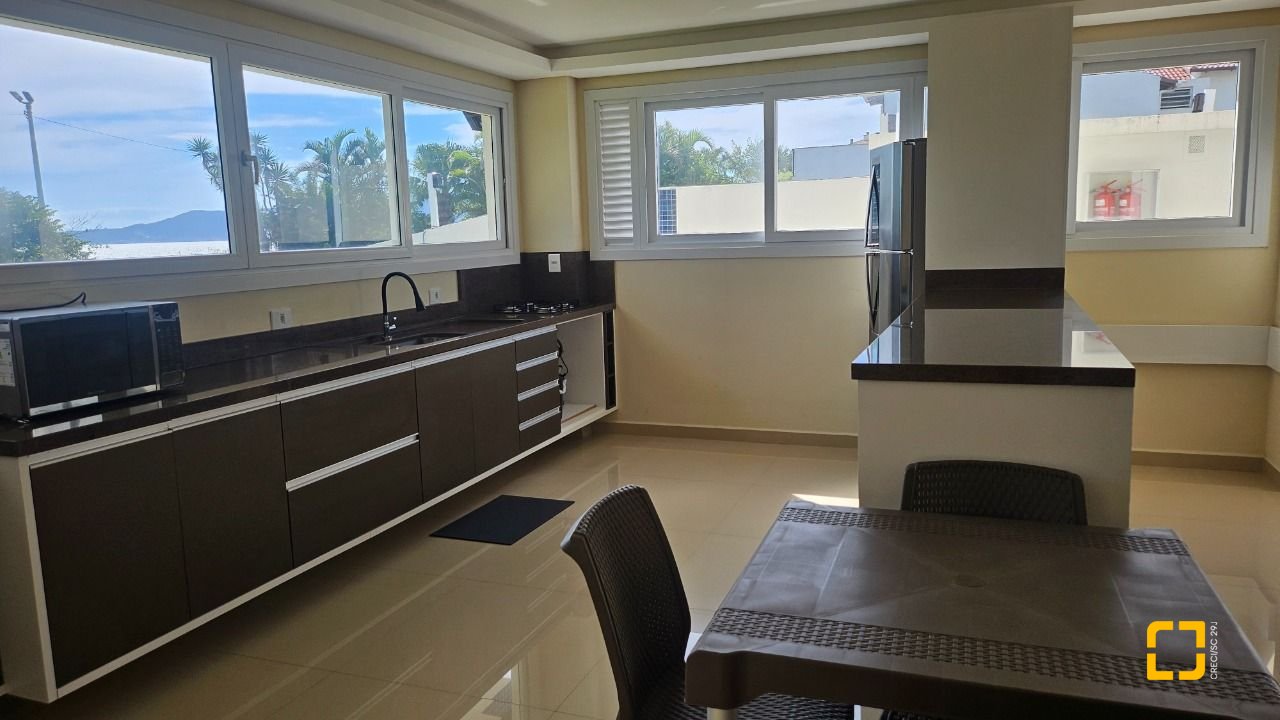 Apartamento com 101m², 4 quartos (sendo 1 suíte), 1 garagem, no bairro Canasvieiras em Florianópolis