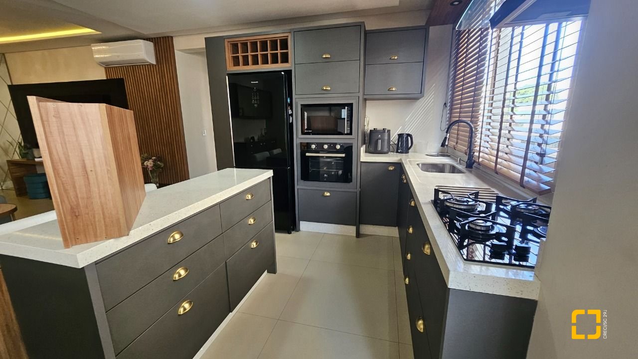 Apartamento com 101m², 4 quartos (sendo 1 suíte), 1 garagem, no bairro Canasvieiras em Florianópolis