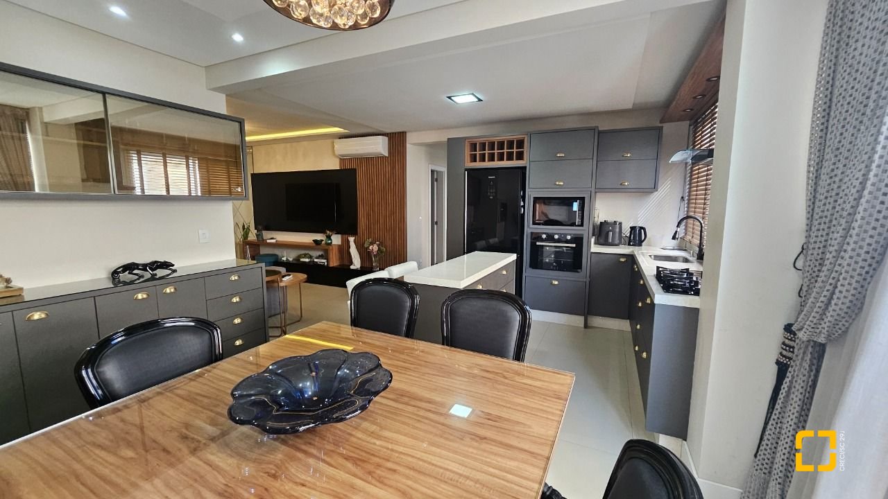 Apartamento com 101m², 4 quartos (sendo 1 suíte), 1 garagem, no bairro Canasvieiras em Florianópolis