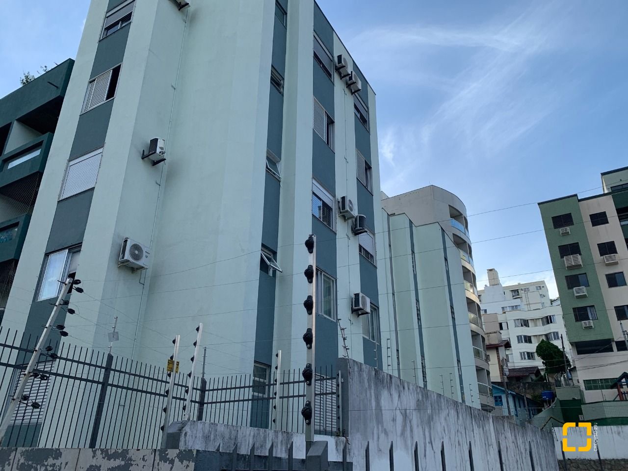 Apartamento com 72m², 3 quartos (sendo 1 suíte), 1 garagem, no bairro Trindade em Florianópolis